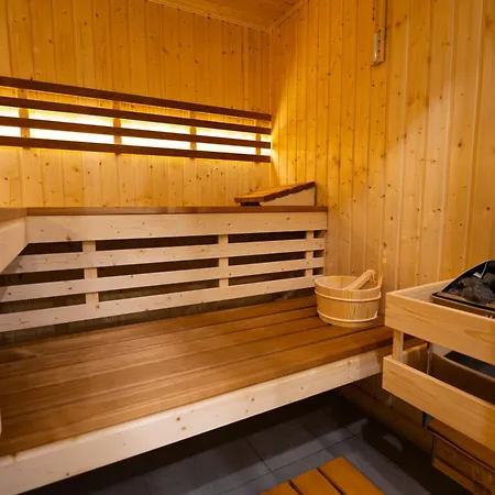 - Restauracja Sloneczna Szálloda